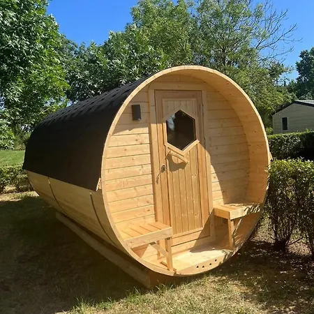 مكان تخييم Animal King *