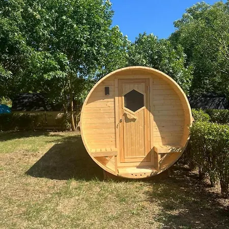 مكان تخييم Animal King *