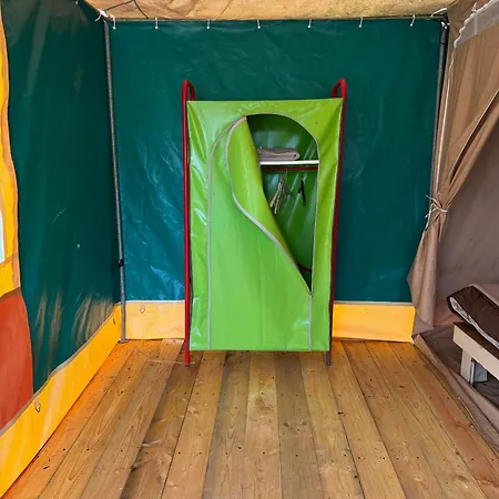 مكان تخييم Animal King