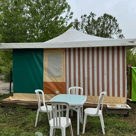 مكان تخييم Animal King *