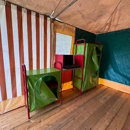 مكان تخييم Animal King